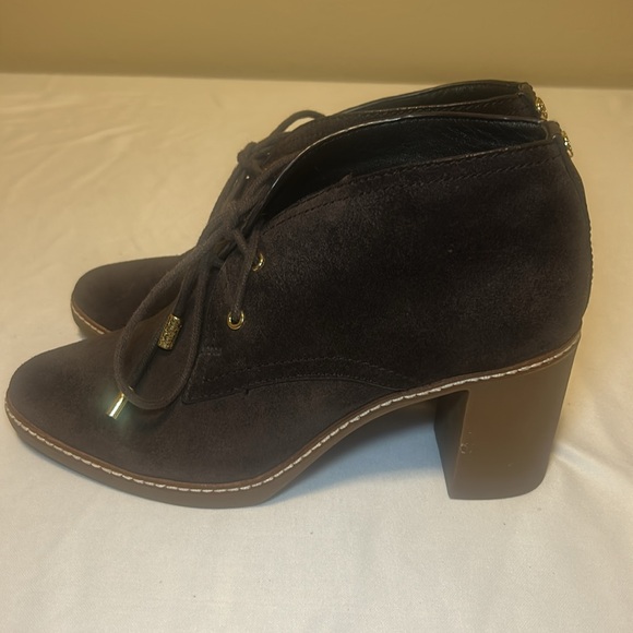 Like New Tory Burch Hilary Brown Suede Lace Up Ankle Booties Women’s Size 9.5 M - Picture 6 of 16